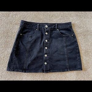 Black American Eagle front button skirt - size 12